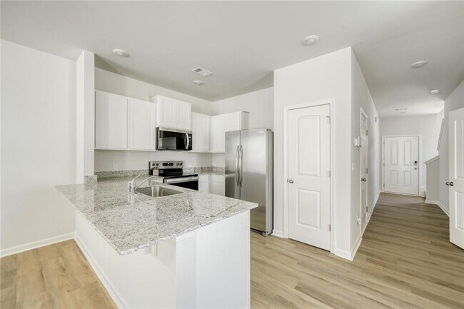 Building Photo - 5980 Skylar Dr