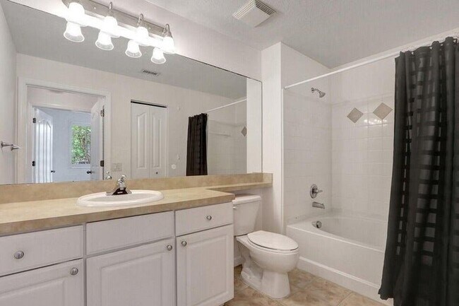 Building Photo - 7101 Myrtlewood Cir W