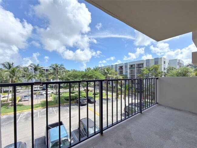 Building Photo - 1470 NE 123rd St