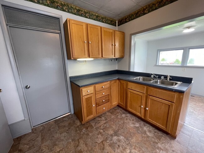 Building Photo - 501 Ave B