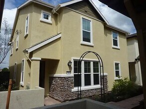 Building Photo - Fantastic Location in Roseville off Blue Oaks!  4 Bedroom Home with Downstairs Bedroom and Full B...