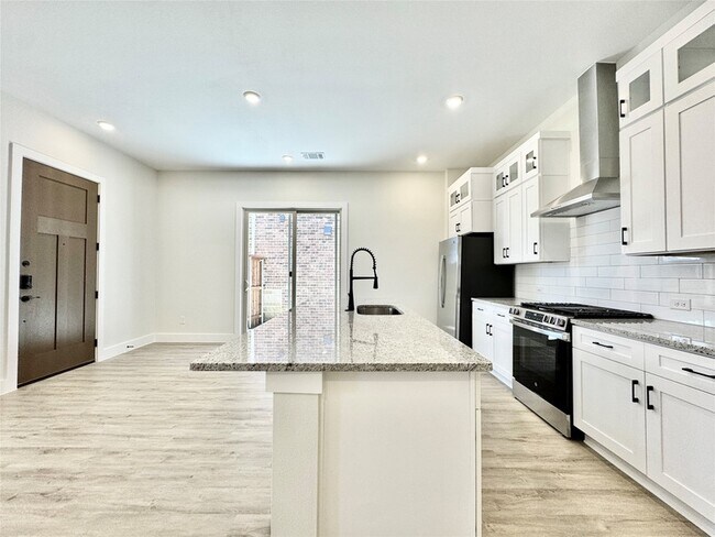 Building Photo - 8513 Shoreham