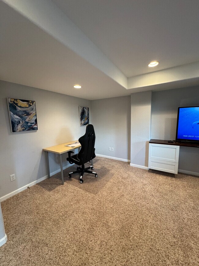 Building Photo - 5494 S Picadilly St