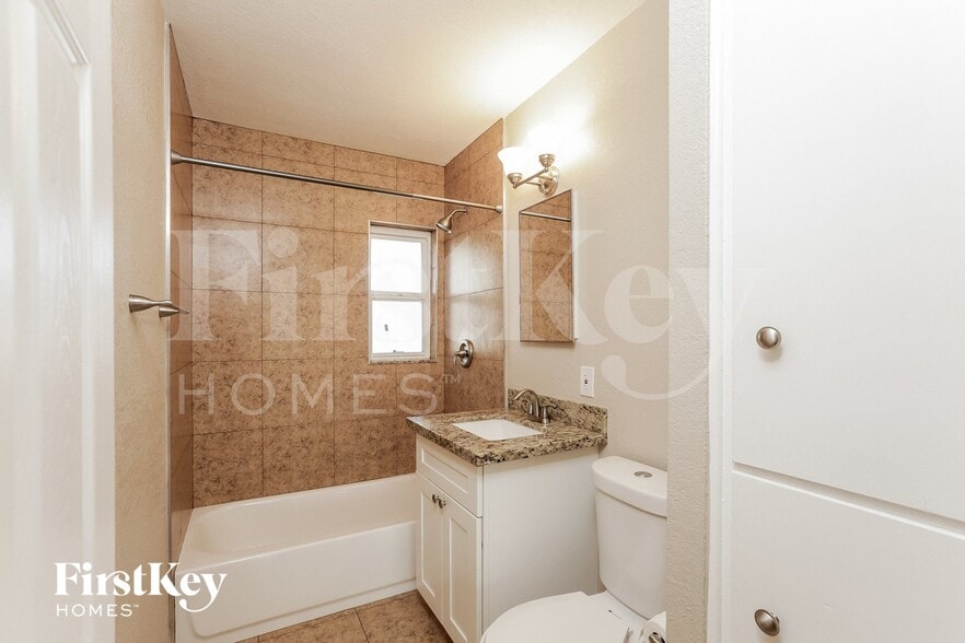 Building Photo - 5015 N 20th Ave