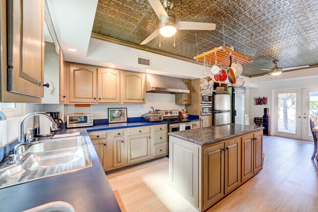 Building Photo - 157 Ocean Dr