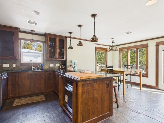 Building Photo - 4604 Avenue H