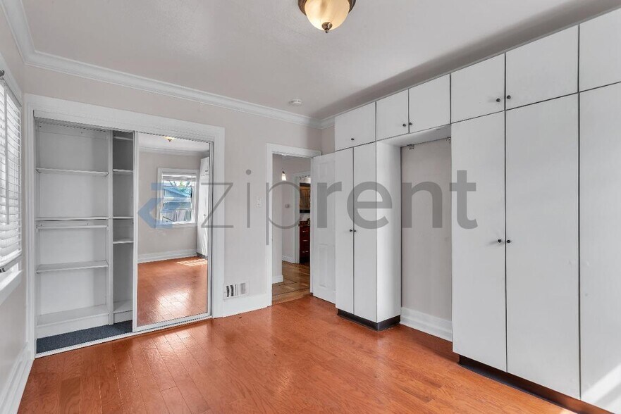 Building Photo - Unit