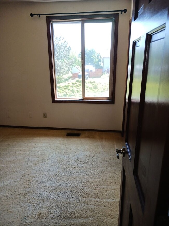 Building Photo - 708 Highland Dr