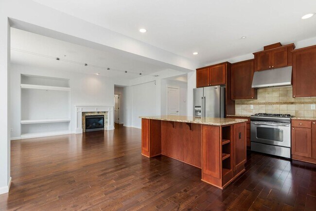 Building Photo - Redmond Stunner!!!