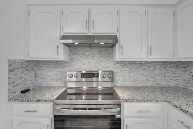 Building Photo - 405 S Montclaire Dr