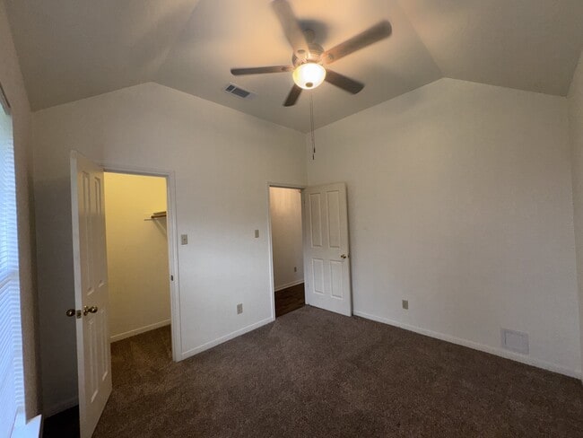 Building Photo - 1801 Thomas Ct