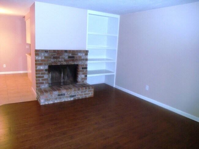 Building Photo - 1135 Raffon Ct SE