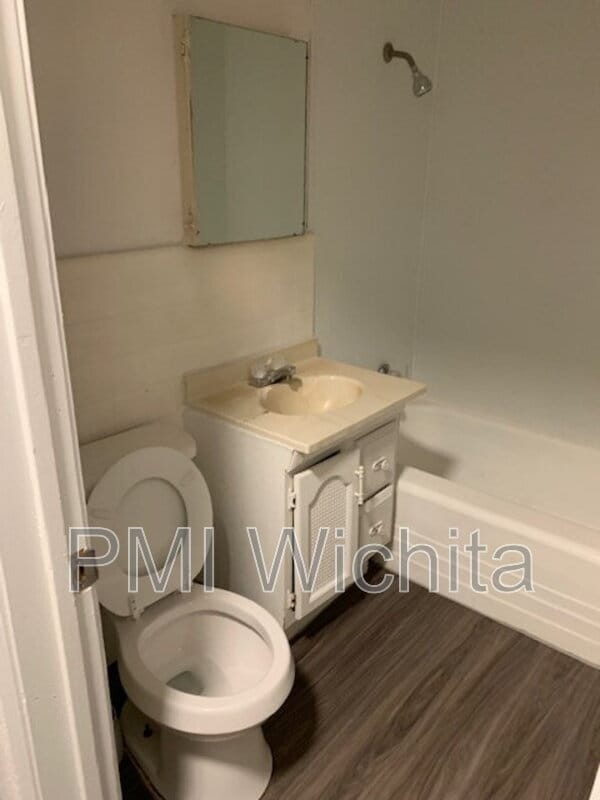 Building Photo - 2328 S Broadview St