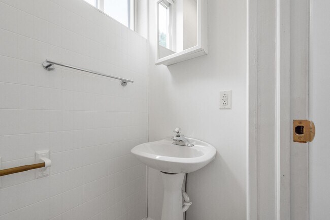 Building Photo - Stunning 3 bed, 2.5 bath home in McKees Rocks available October 1!