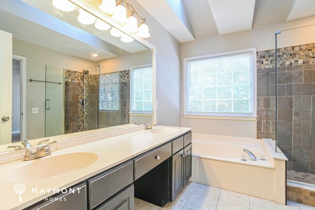 Building Photo - Spacious 4-Bedroom Home in Huntersville, NC