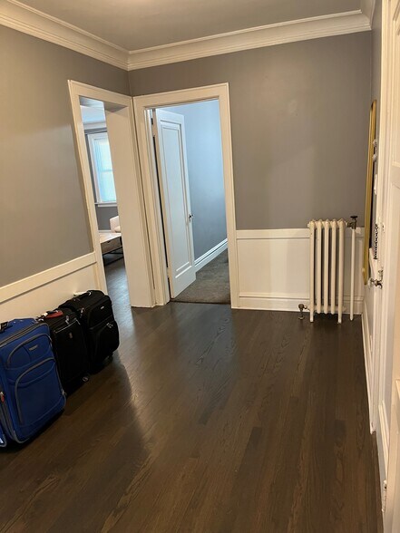 Foyer - 4 S Stone Ave
