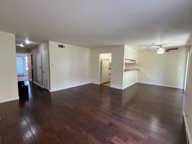 Building Photo - 1st floor condo w/pool, spa, clubhouse, te...