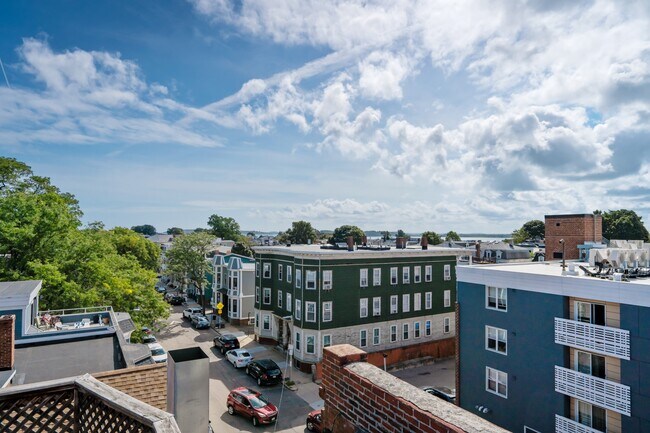 Building Photo - 106 L St