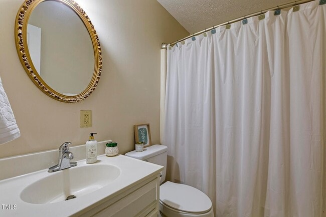 Building Photo - 4610 Linden Rd