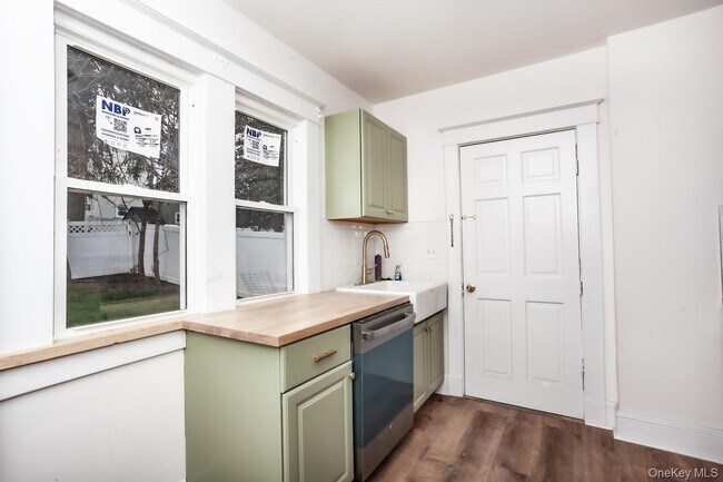 Building Photo - 1009 Hudson Ave