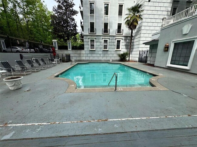 Building Photo - 3201 Lenox Rd NE