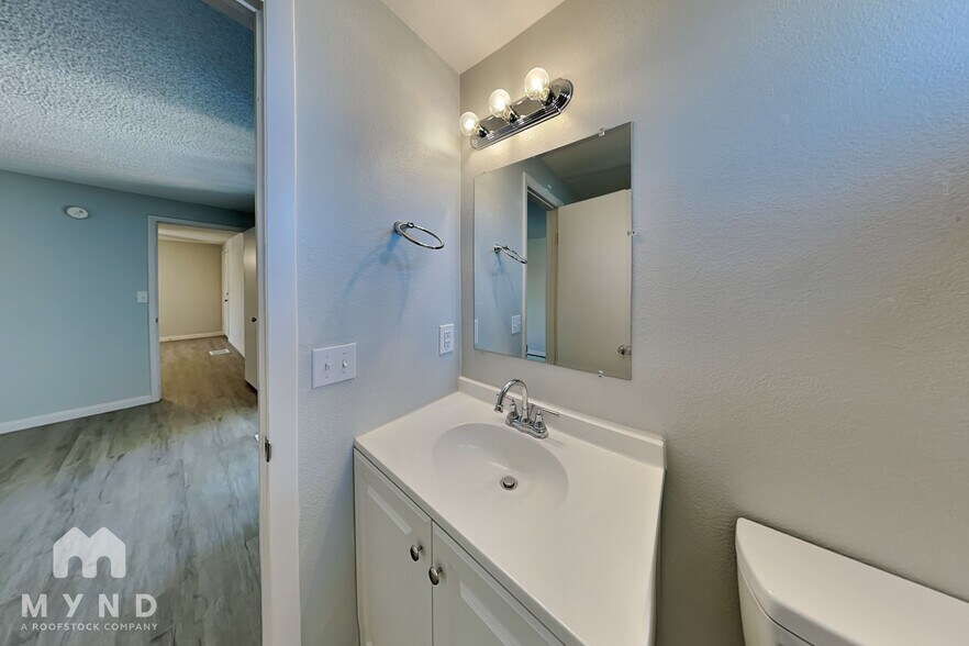 Building Photo - 545 Truffles St
