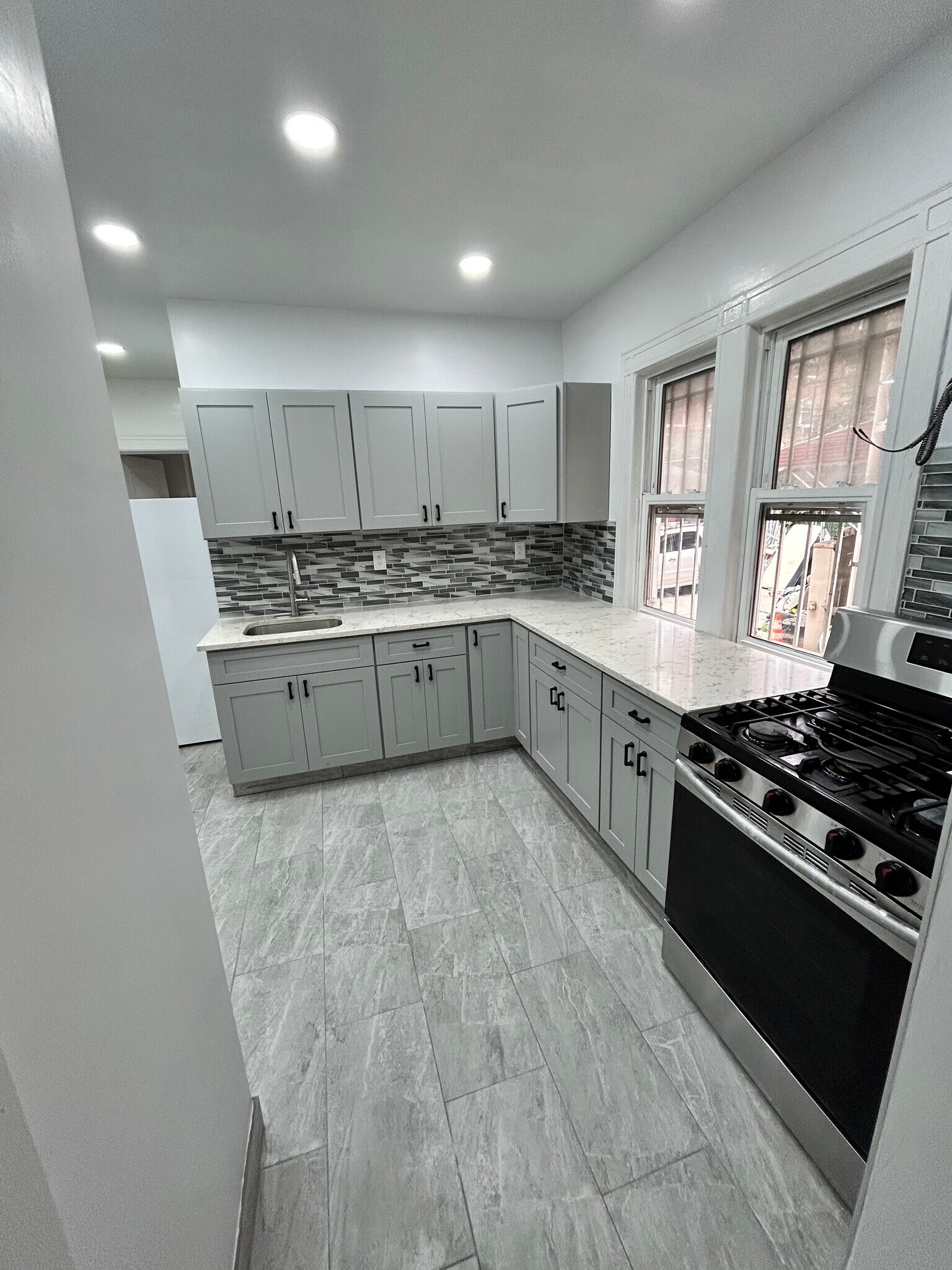 Kitchen - 607 E 17th St