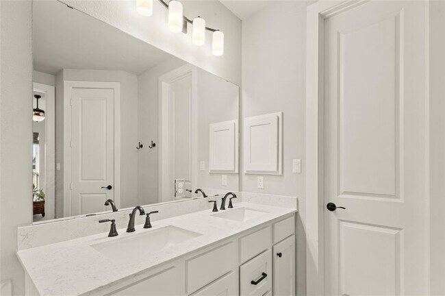 Building Photo - 111 Chinaberry Bnd