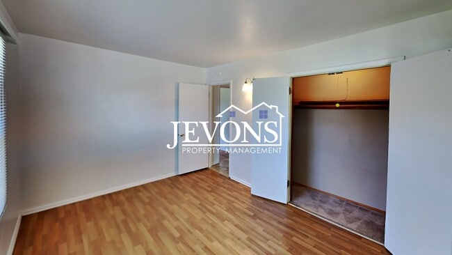 Building Photo - 4105 W Lincoln Ave