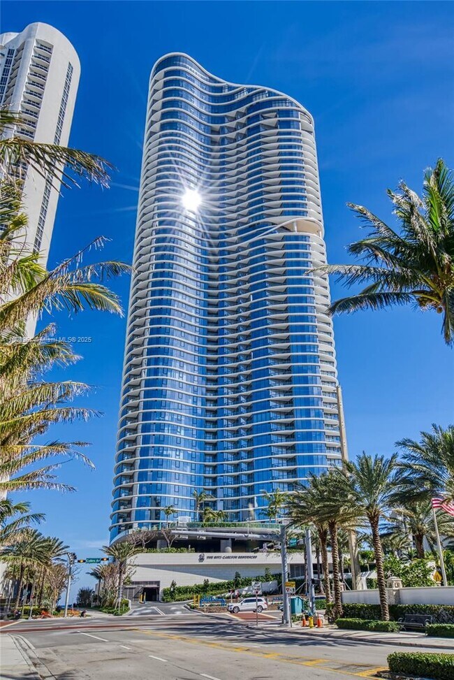 Building Photo - 15701 Collins Ave