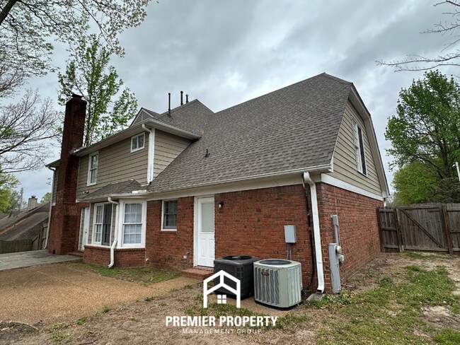 Building Photo - Stunning 4BR Cordova Home | Chef's Kitchen with Island, Formal Dining & Fireplace