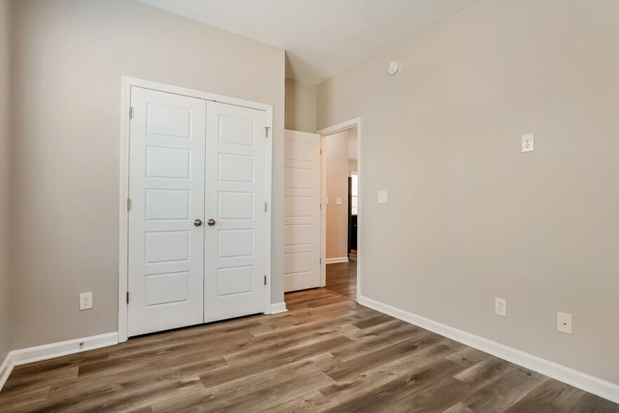 Building Photo - 53 Manito Pl