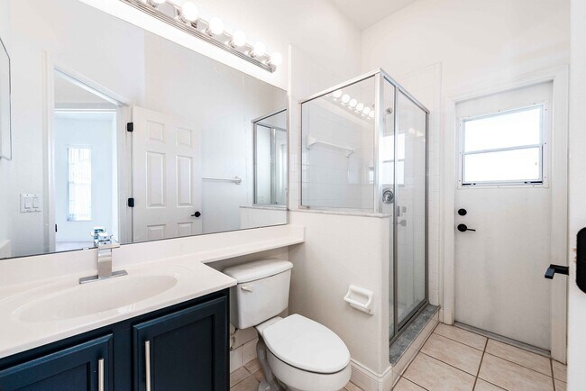 Building Photo - St. Cloud 4 Bedroom, 4 Bathroom Pool Home with Lake View