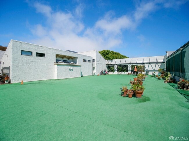 Building Photo - 407 Sanchez St