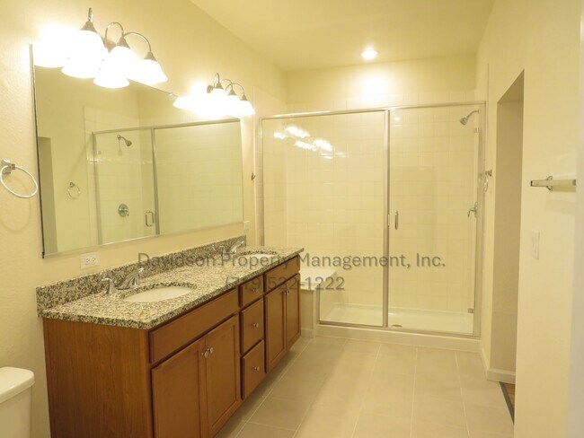 Building Photo - Beautiful Newer Condo in Briargate Area