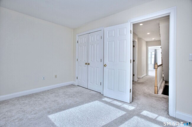 Building Photo - 39 Maple Tree Ave