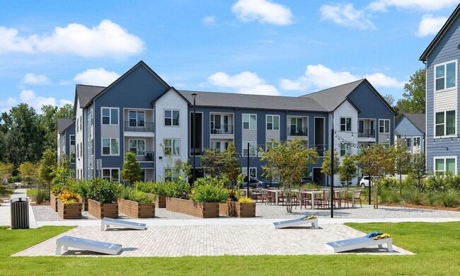 Building Photo - 1000 Marlowe Vis Pl