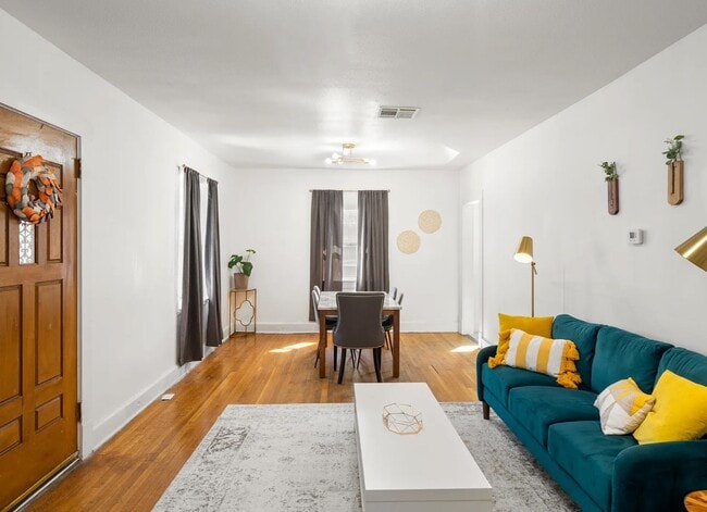 Building Photo - 1017 Maple St