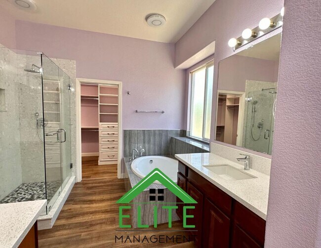 Building Photo - Stunning 4-Bedroom, 3.5-Bath Home