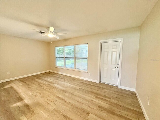 Building Photo - 3126 Shamrock Dr