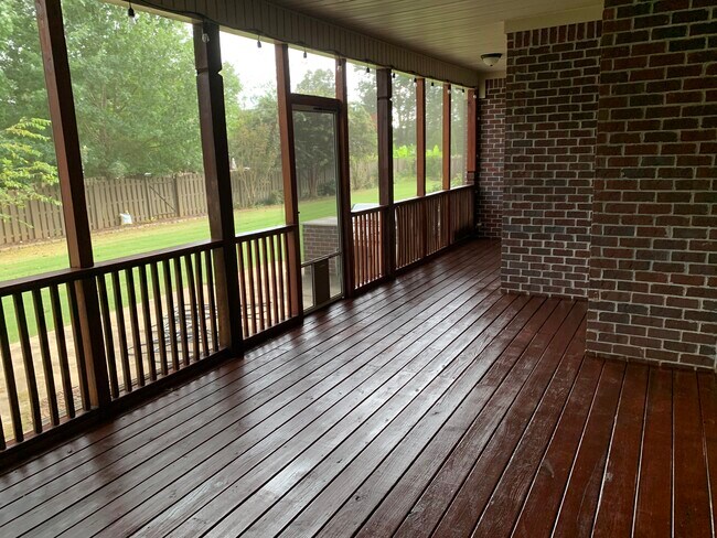 Building Photo - 208 Thoreau Ct