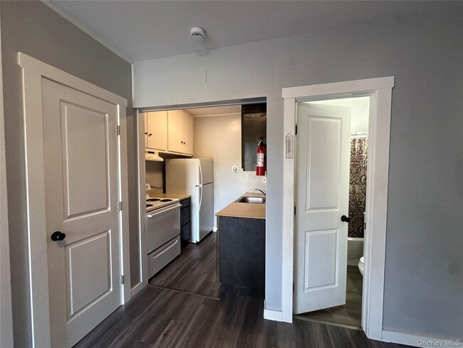 Building Photo - 1399 US-44