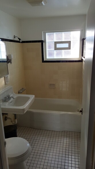 Bathroom - 129 Stanton Ct W