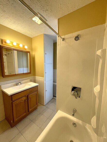 Bathroom - 636 W Gray St