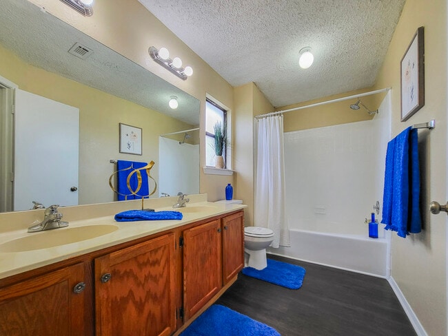 Building Photo - ARLINGTON COZY HOME 3/2/2