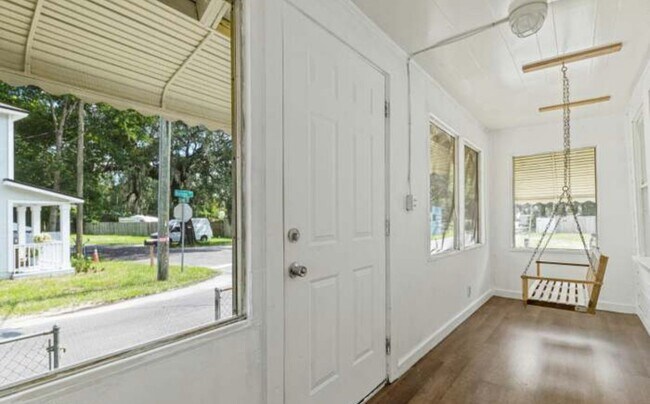Building Photo - 298 Osceola St