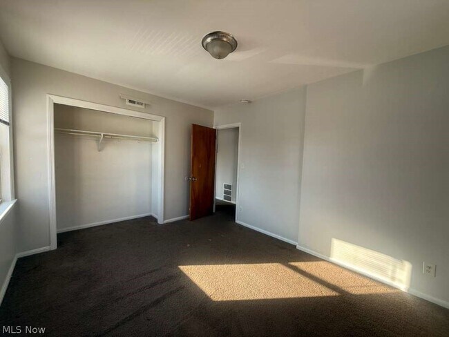 Building Photo - 2027 Warrensville Center Rd