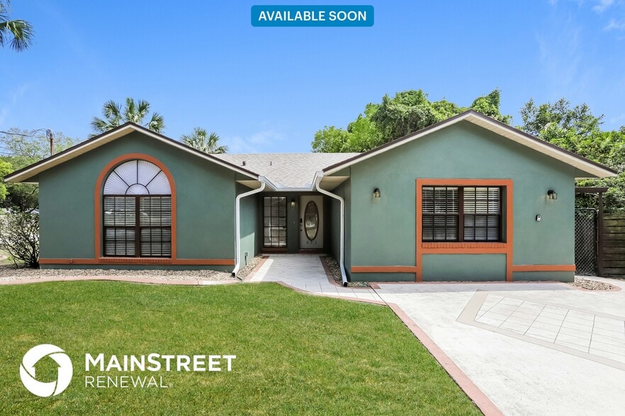 Primary Photo - 231 Lago Vista St