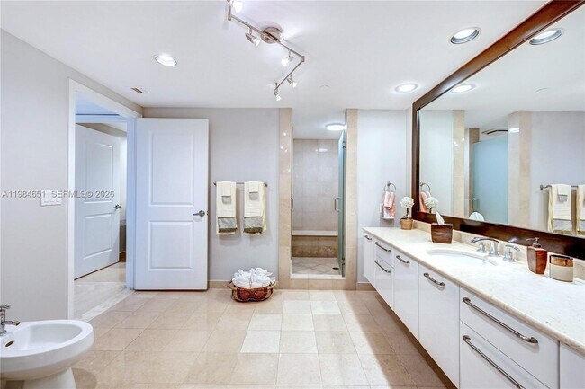 Building Photo - 3101 S Ocean Dr