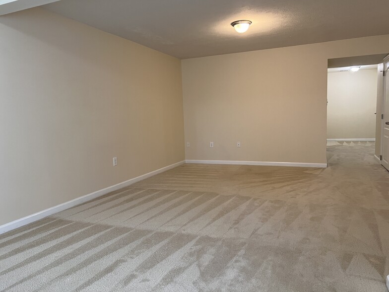 Building Photo - 325 Falcon Run